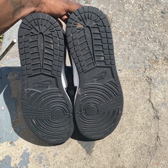 Air Jordan 3s Cardinal Red - Picture 6 of 12